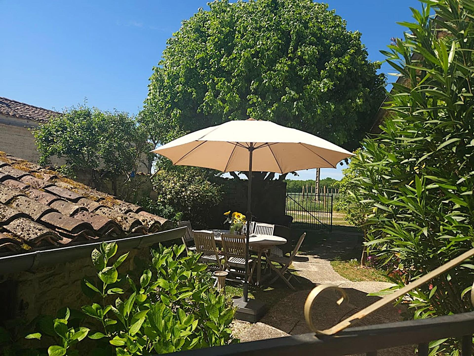 Authentiek Charente-huis, in rustig natuurgebied