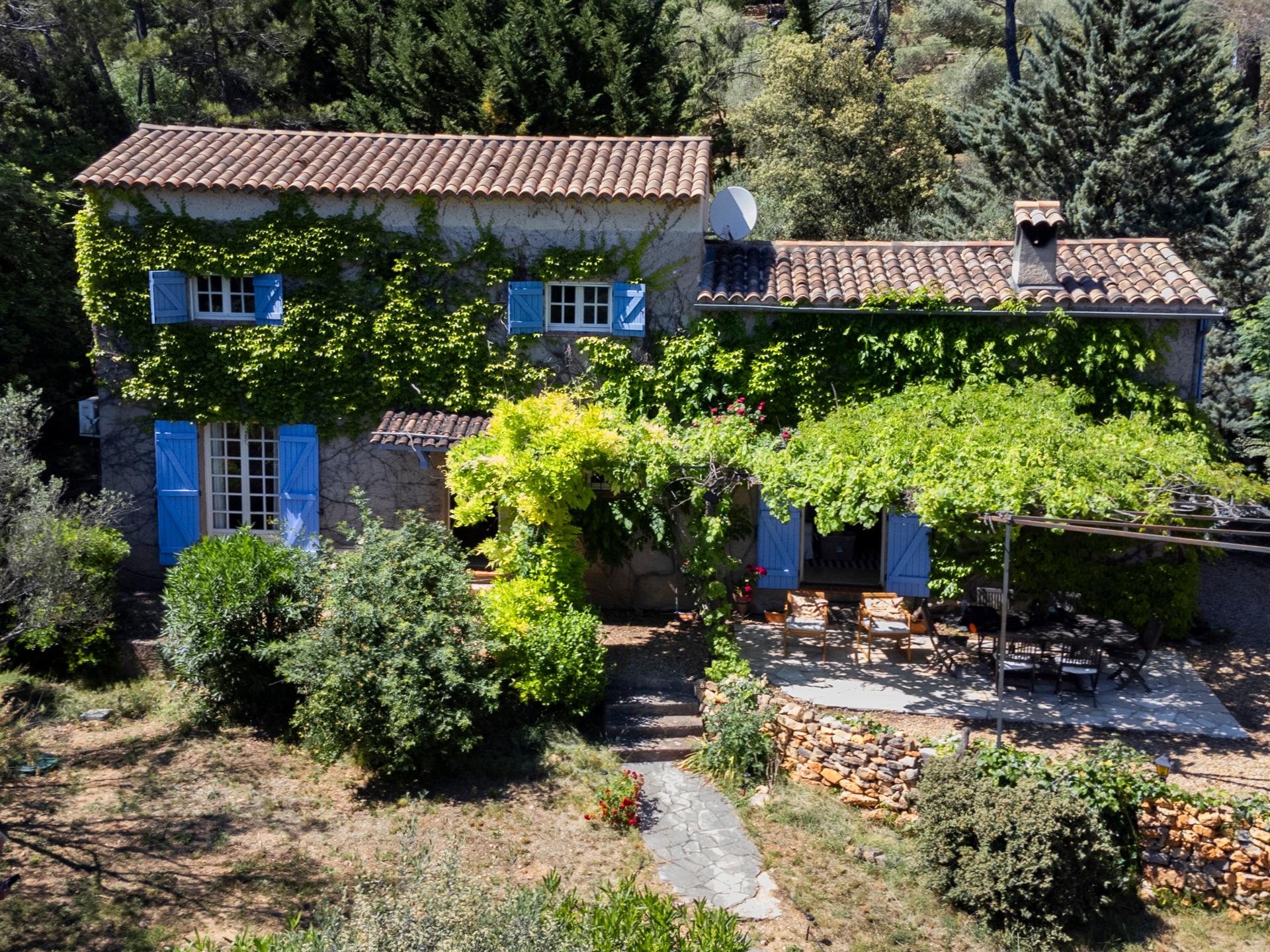 Lieflijk Provençaals vakantiehuis met zwembad