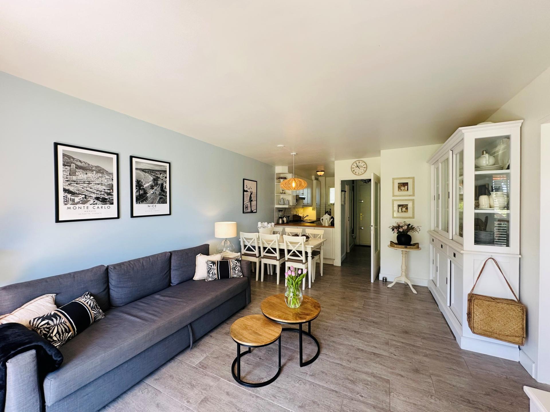 Luxe appartement op de b.g. en zwembad op domein